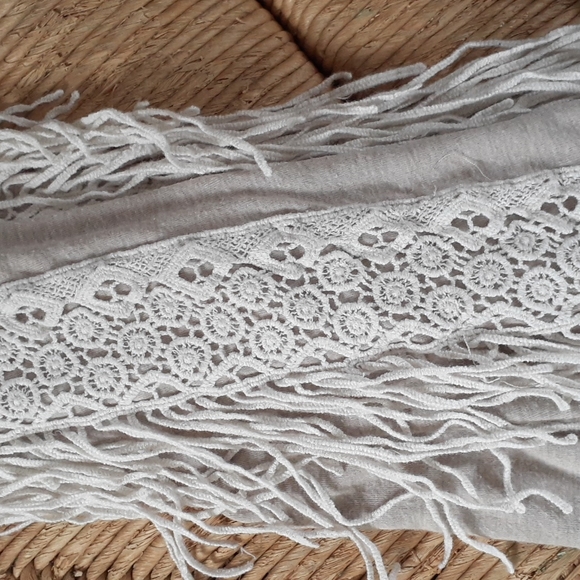 T Shirt Beige Fringe Lace Size L - Picture 6 of 6